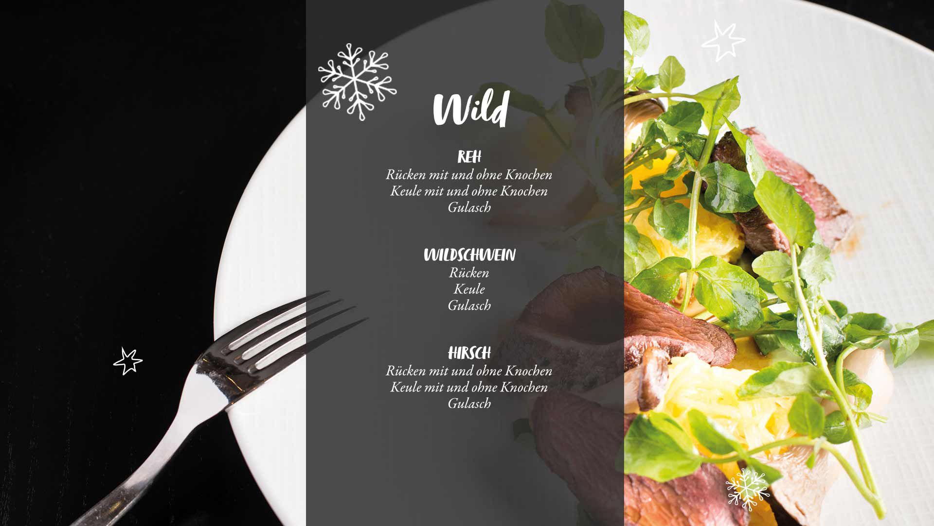 Teller mit Wildscheinbraten, serviert mit grünem Salat