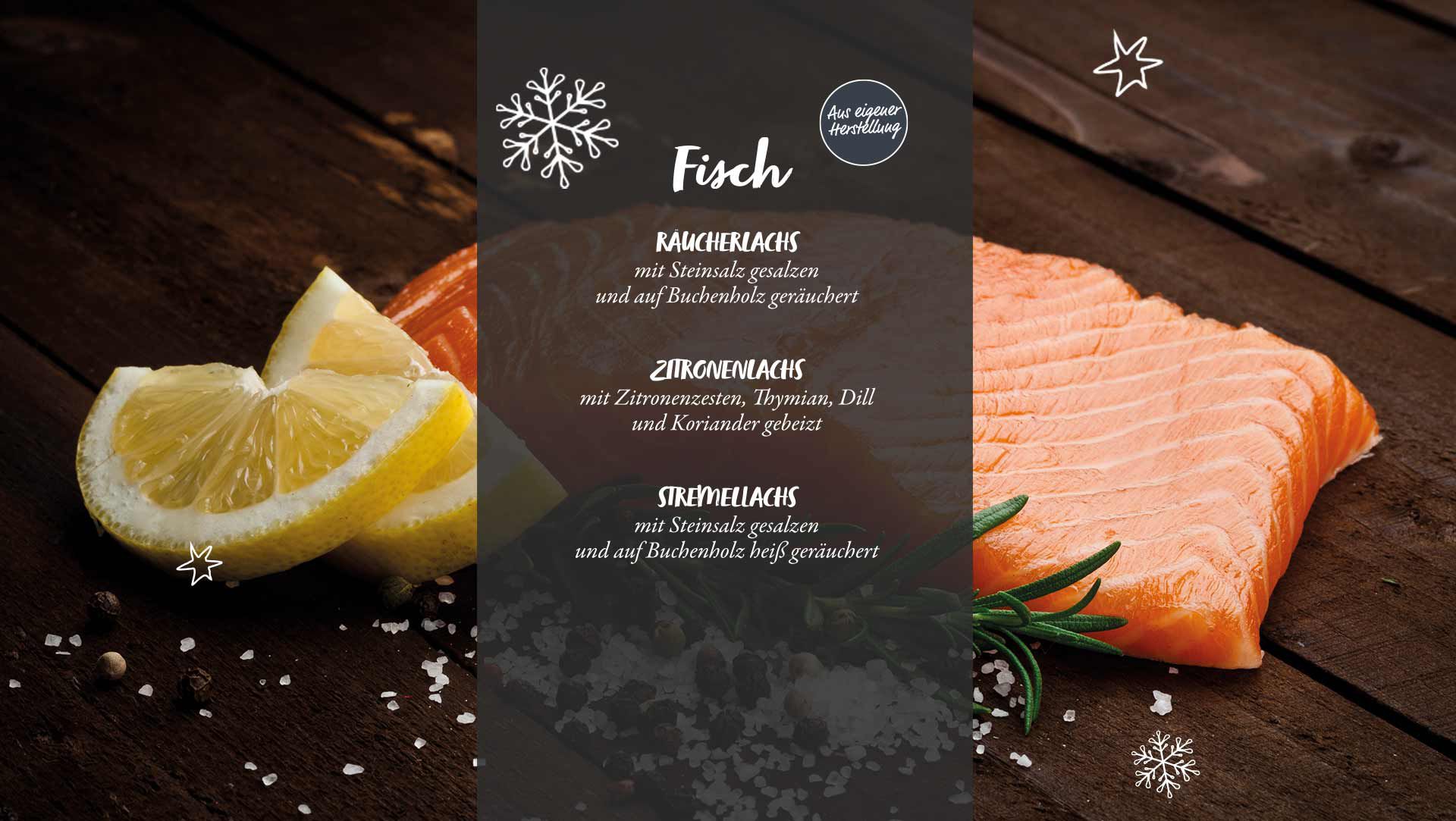 Lachsfilet serviert mit Zitronenscheiben auf einem Holzbrett