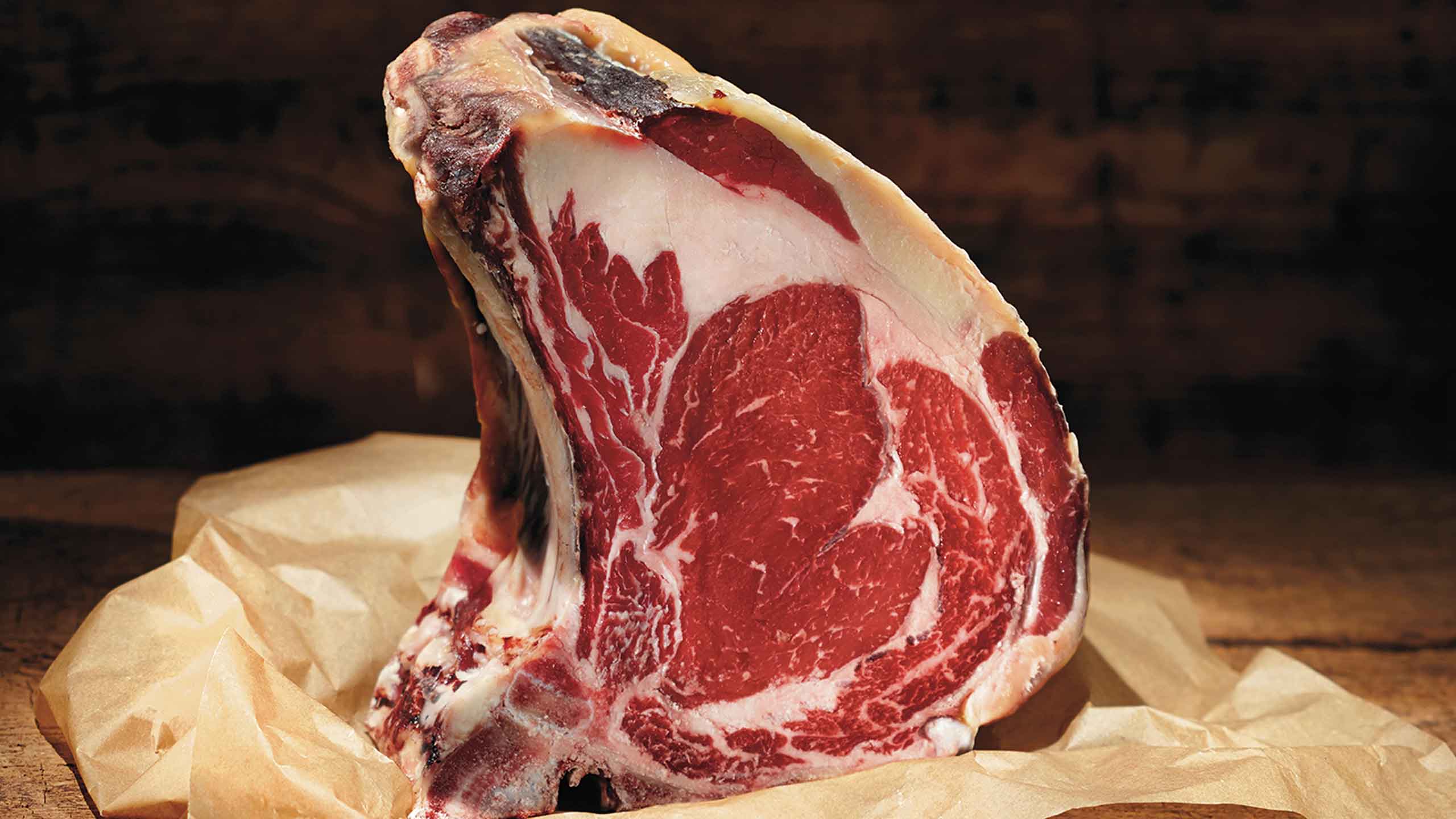 Produktaufnahme Steak von vorne auf Papier